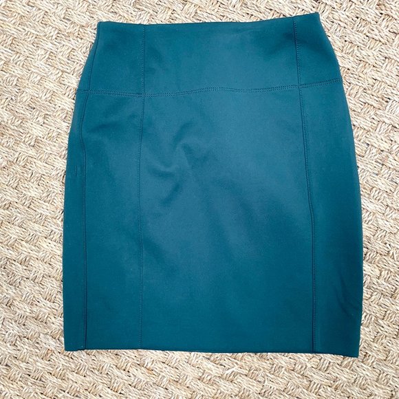 lululemon athletica Dresses & Skirts - Lululemon forest green pencil skirt